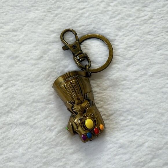 Marvel Comics Avengers Infinity Gauntlet Gold Colored Pewter Keyring Key Chain - Picture 1 of 7